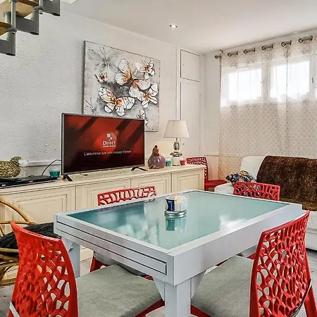 Apartment 2 Bedroom Beautiful In Royan