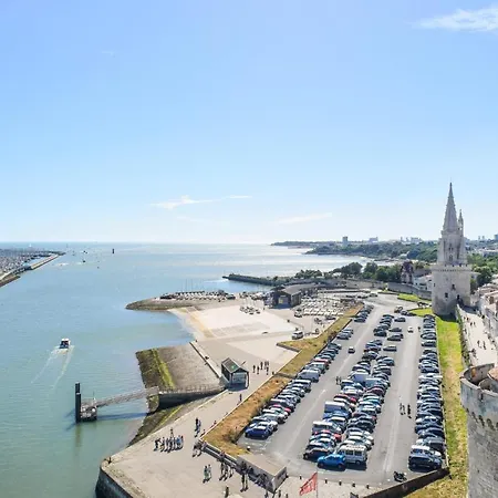 2 Bedroom Beautiful In Apartment Royan