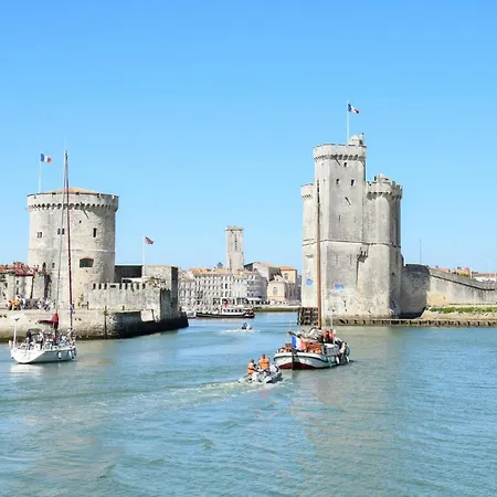 2 Bedroom Beautiful In Apartment Royan